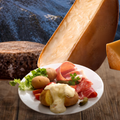 Assortiment de charcuterie et pommes de terre grenaille